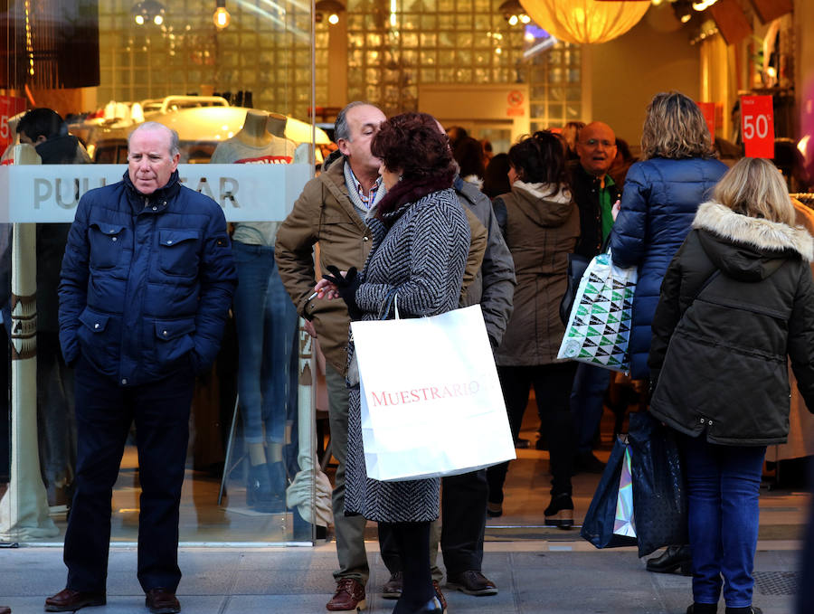 Primer día de rebajas de invierno en Valladolid
