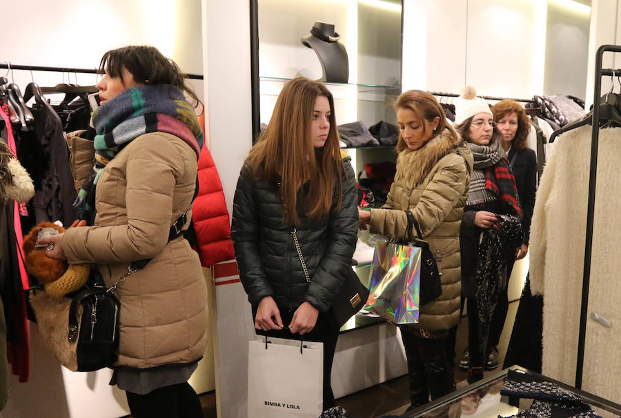 Primer día de rebajas de invierno en Valladolid
