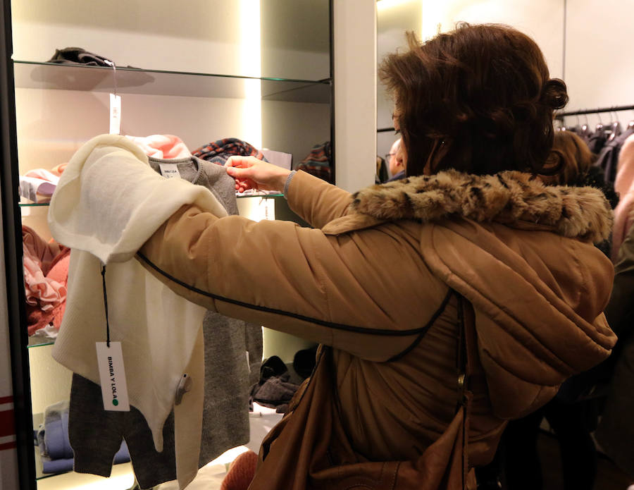 Primer día de rebajas de invierno en Valladolid