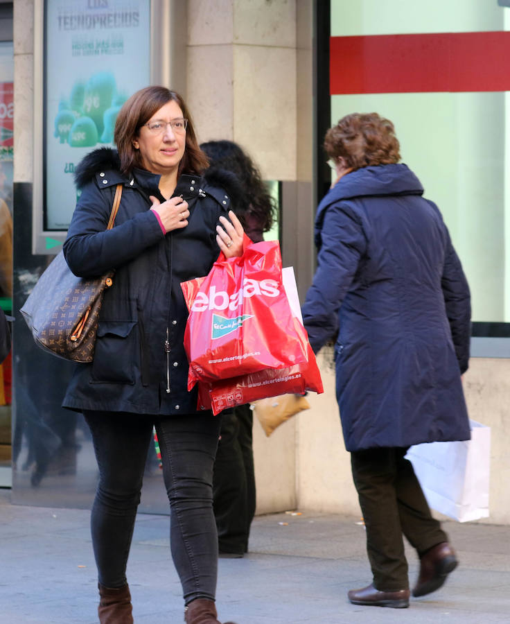 Primer día de rebajas de invierno en Valladolid