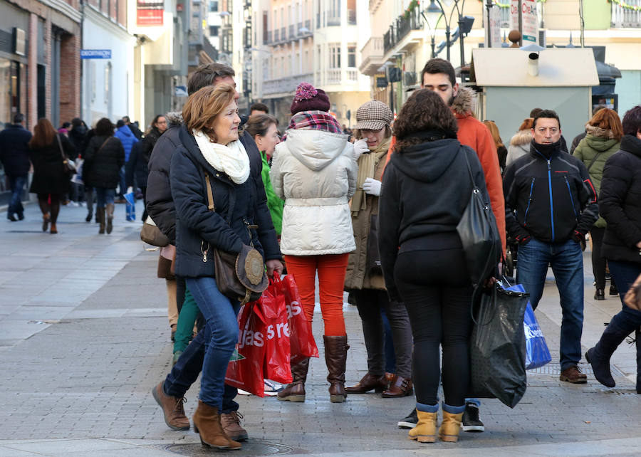 Primer día de rebajas de invierno en Valladolid