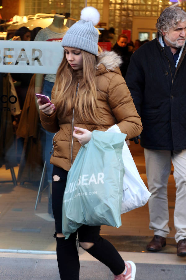 Primer día de rebajas de invierno en Valladolid