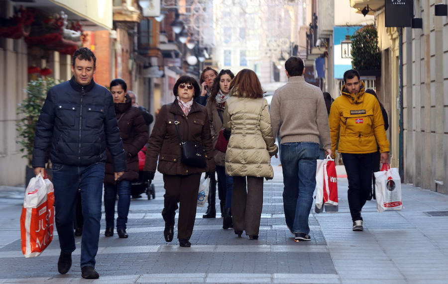 Primer día de rebajas de invierno en Valladolid