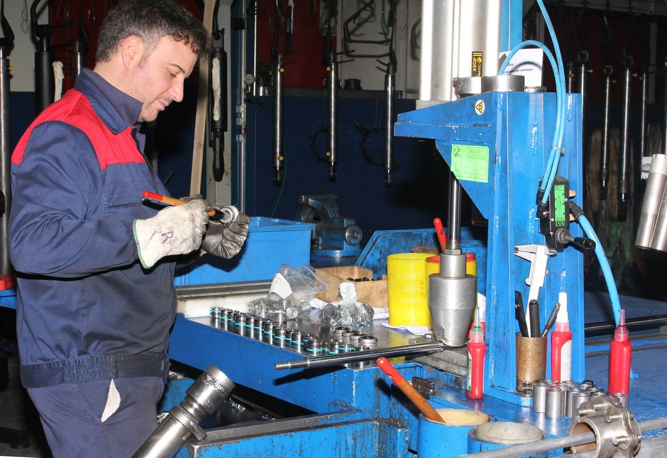 El delegado territorial, Luis Domingo González, visita las instalaciones de Cicrosa