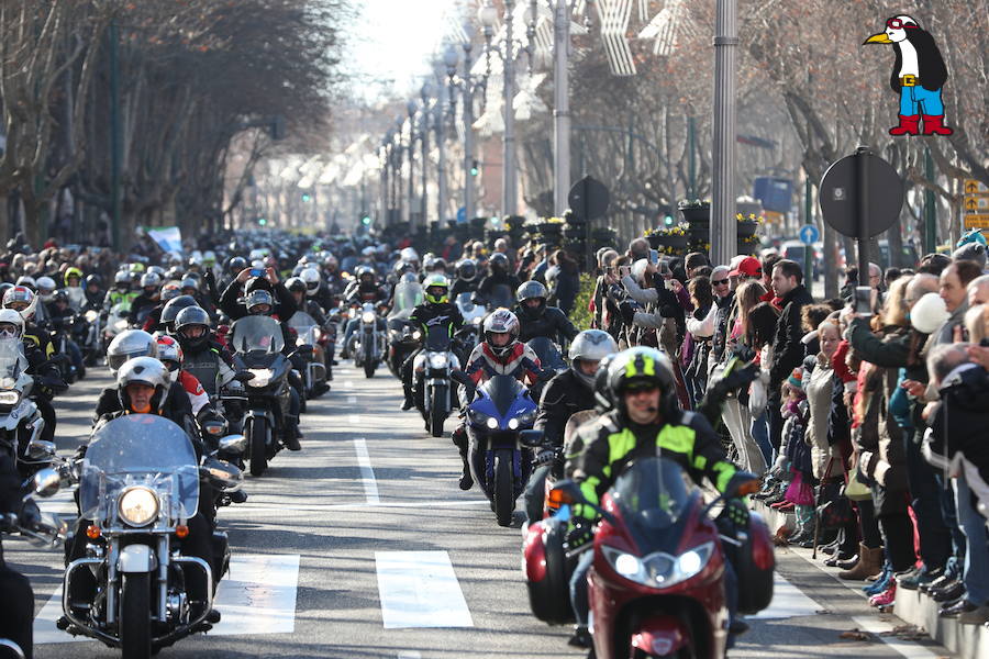 Ambiente en el desfile de banderas de Pingüinos en Valladolid (Fotos 1)