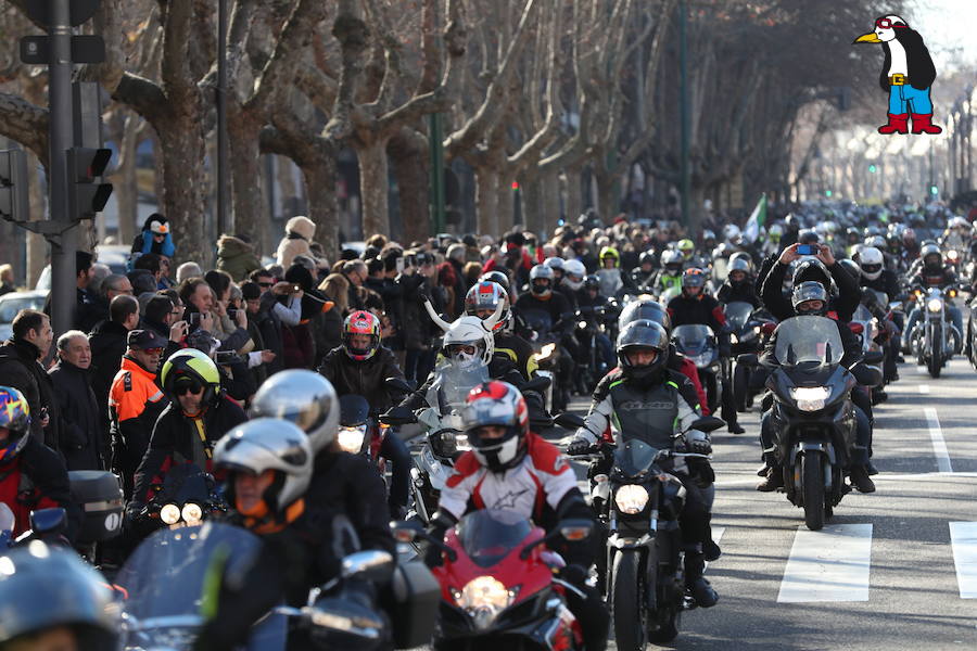 Ambiente en el desfile de banderas de Pingüinos en Valladolid (Fotos 1)