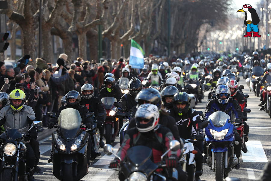 Ambiente en el desfile de banderas de Pingüinos en Valladolid (Fotos 1)