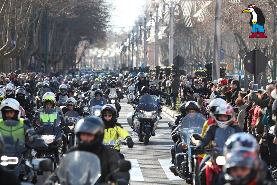 Ambiente en el desfile de banderas de Pingüinos en Valladolid (Fotos 1)