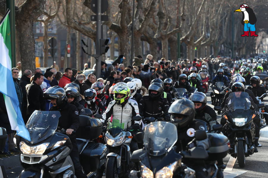 Ambiente en el desfile de banderas de Pingüinos en Valladolid (Fotos 1)