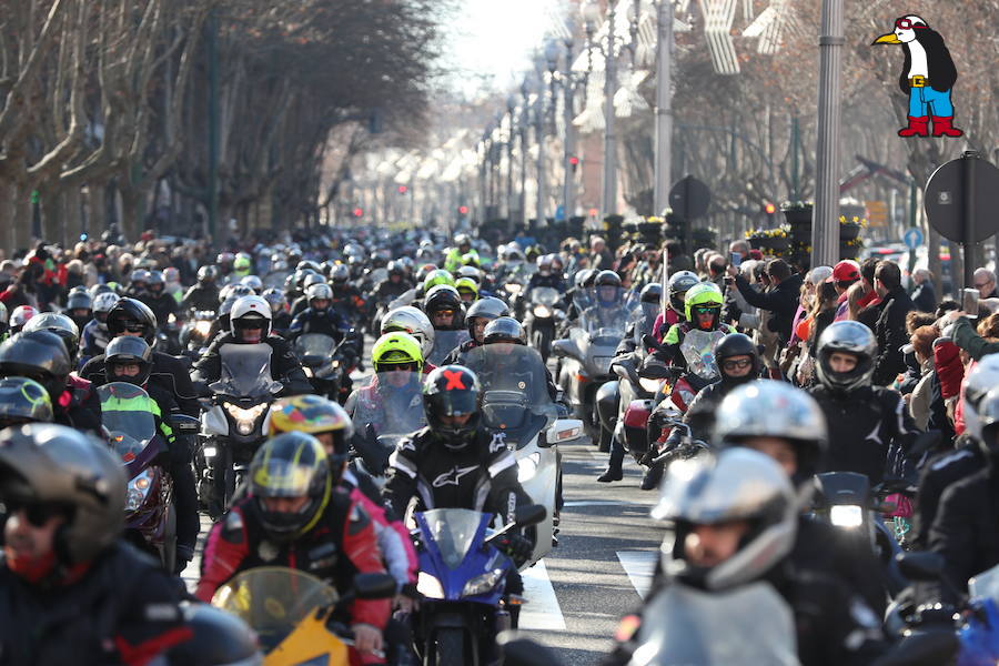 Ambiente en el desfile de banderas de Pingüinos en Valladolid (Fotos 1)