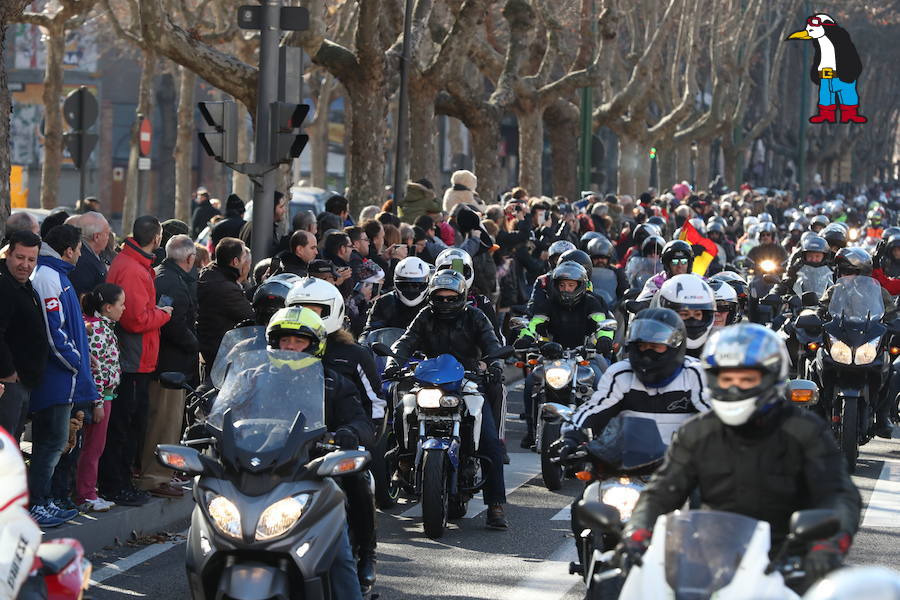 Ambiente en el desfile de banderas de Pingüinos en Valladolid (Fotos 1)