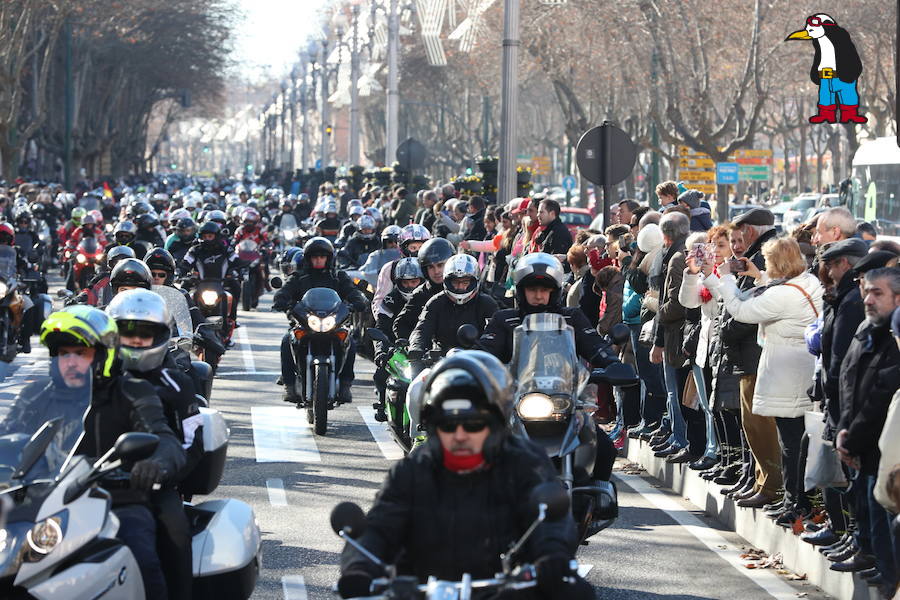 Ambiente en el desfile de banderas de Pingüinos en Valladolid (Fotos 2)