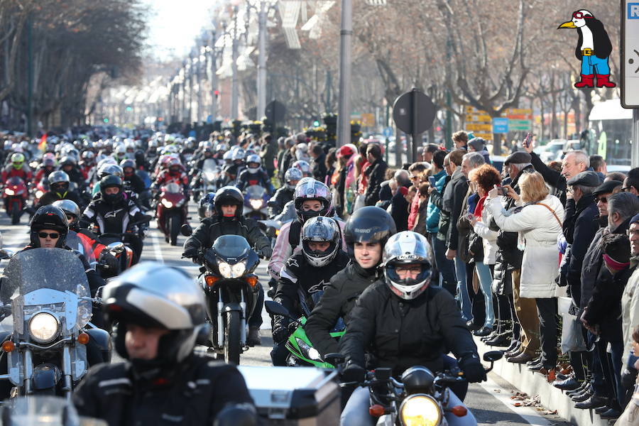 Ambiente en el desfile de banderas de Pingüinos en Valladolid (Fotos 2)