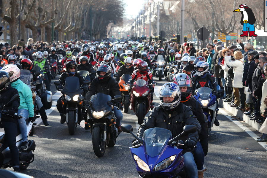 Ambiente en el desfile de banderas de Pingüinos en Valladolid (Fotos 2)