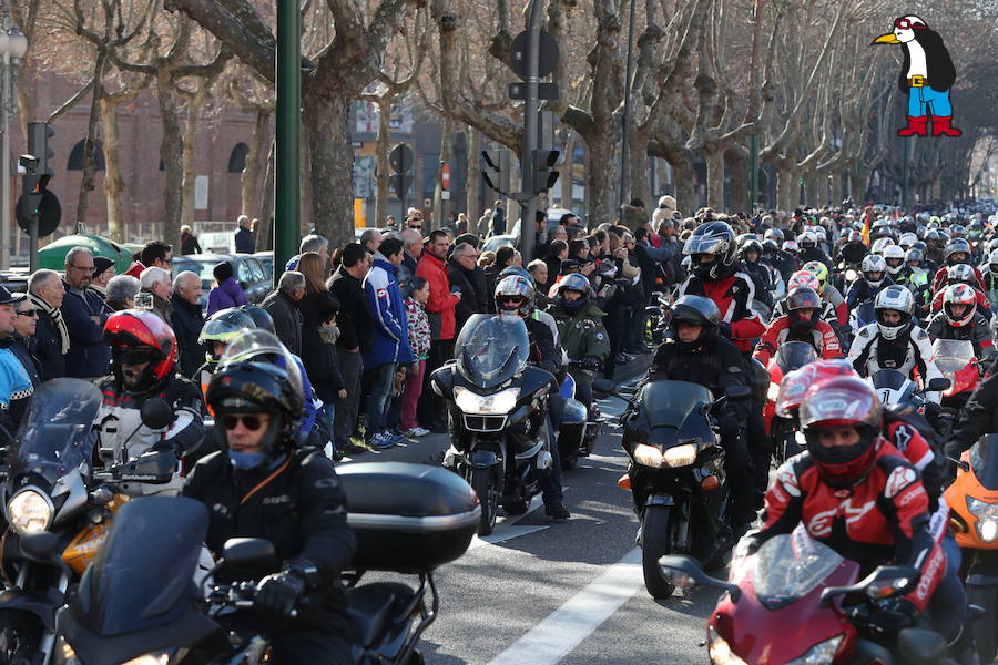 Ambiente en el desfile de banderas de Pingüinos en Valladolid (Fotos 2)