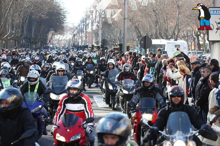 Ambiente en el desfile de banderas de Pingüinos en Valladolid (Fotos 2)