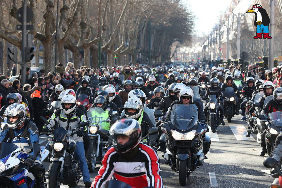 Ambiente en el desfile de banderas de Pingüinos en Valladolid (Fotos 2)