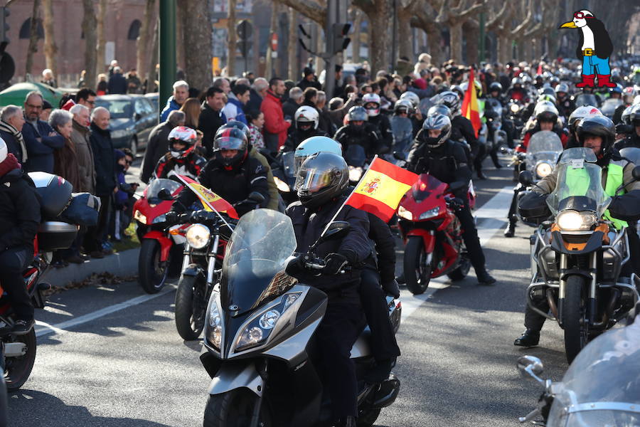 Ambiente en el desfile de banderas de Pingüinos en Valladolid (Fotos 2)