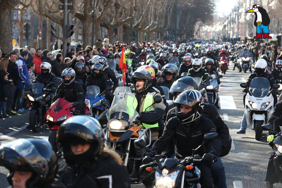 Ambiente en el desfile de banderas de Pingüinos en Valladolid (Fotos 2)