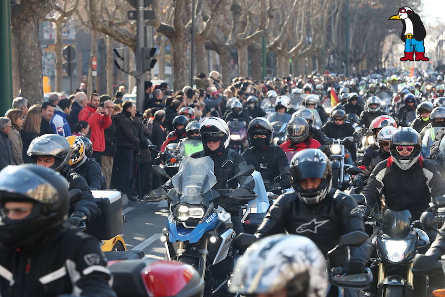 Ambiente en el desfile de banderas de Pingüinos en Valladolid (Fotos 2)