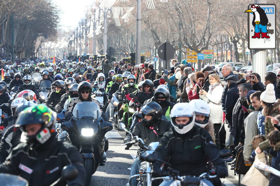 Ambiente en el desfile de banderas de Pingüinos en Valladolid (Fotos 2)