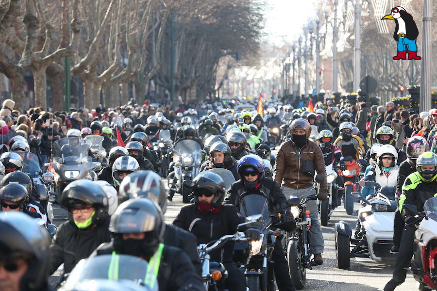 Ambiente en el desfile de banderas de Pingüinos en Valladolid (Fotos 2)