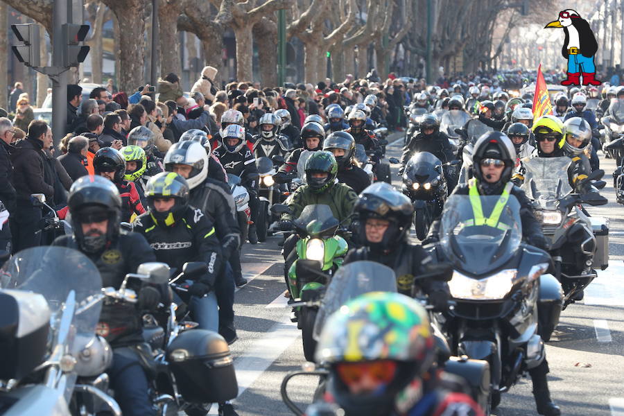 Ambiente en el desfile de banderas de Pingüinos en Valladolid (Fotos 2)