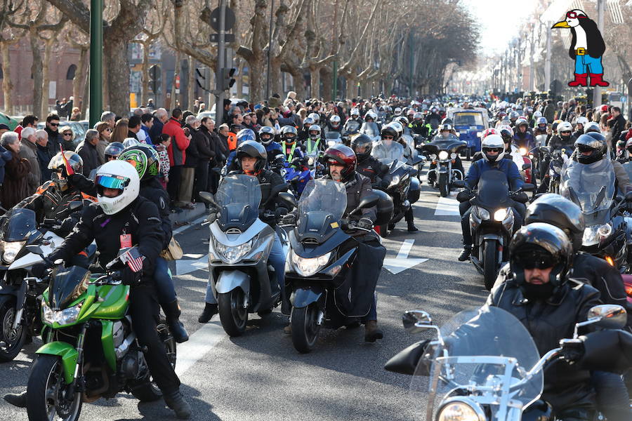 Ambiente en el desfile de banderas de Pingüinos en Valladolid (Fotos 2)