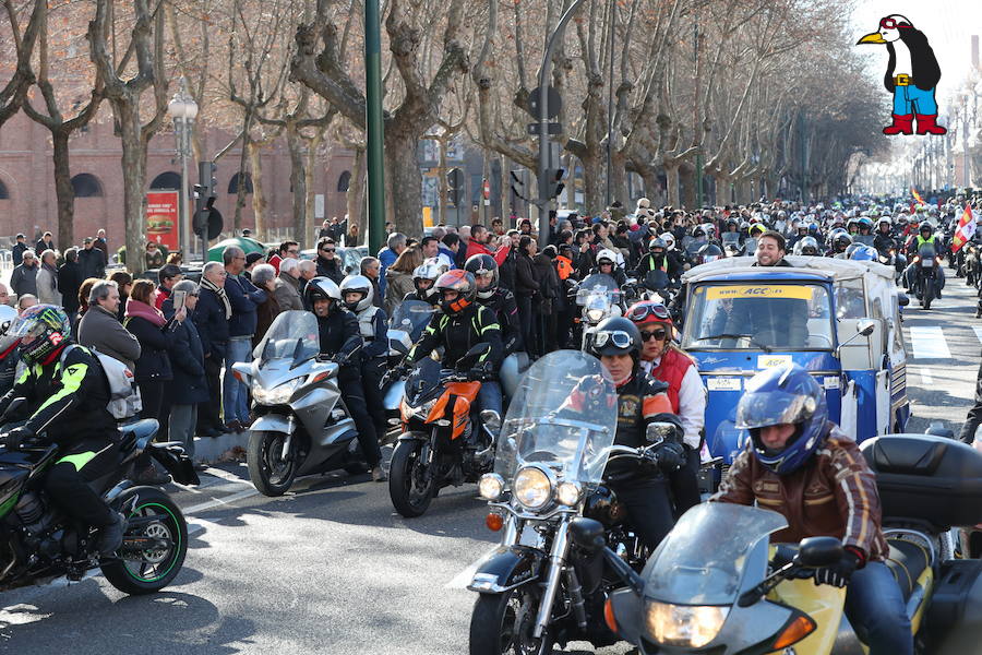 Ambiente en el desfile de banderas de Pingüinos en Valladolid (Fotos 2)