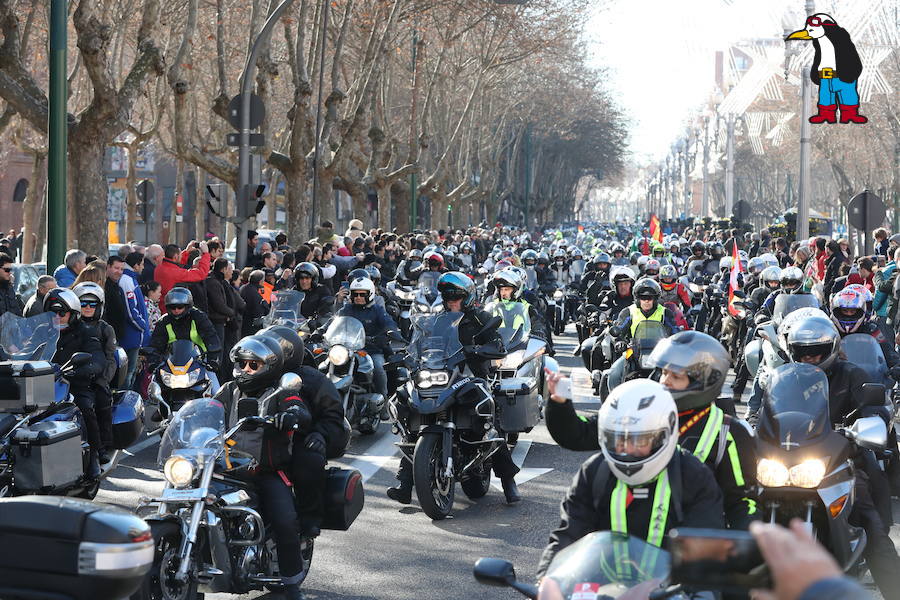 Ambiente en el desfile de banderas de Pingüinos en Valladolid (Fotos 2)