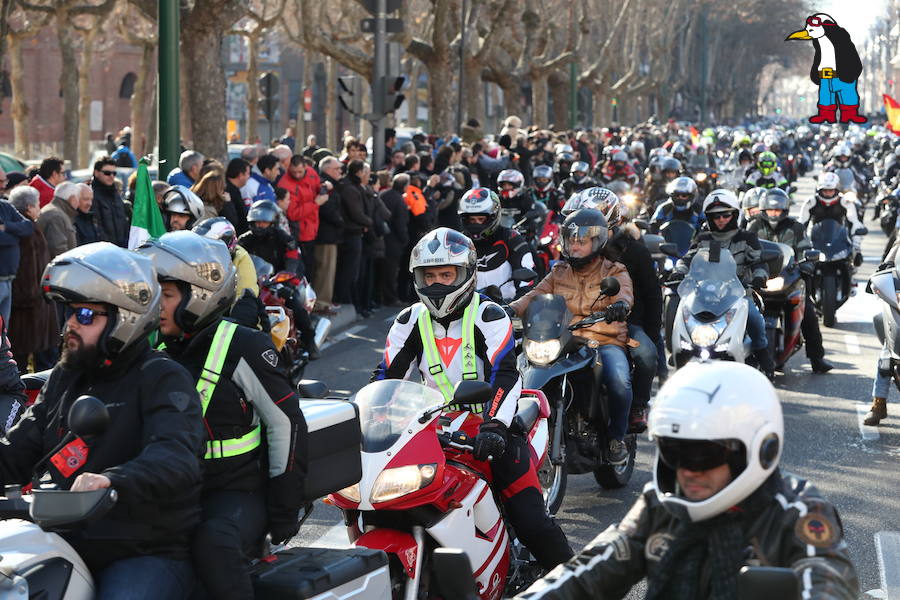 Ambiente en el desfile de banderas de Pingüinos en Valladolid (Parte 3)