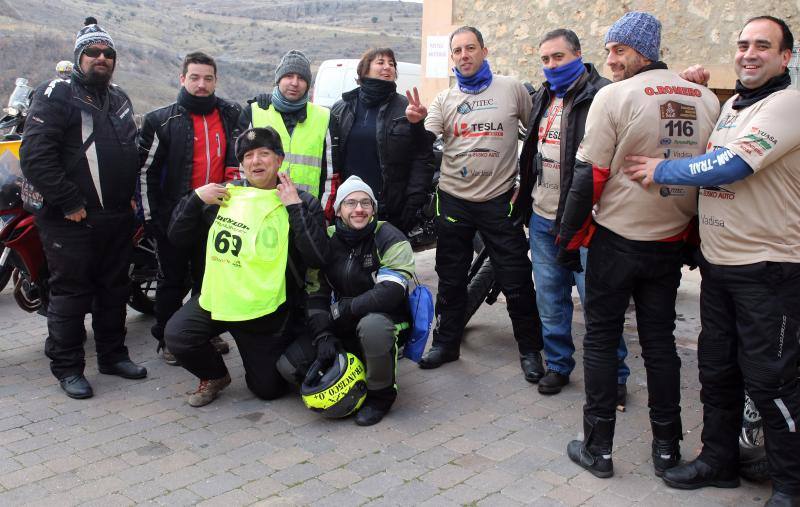 Los moteros de La Leyenda Continúa inundan con sus motos Sepúlveda (Segovia)
