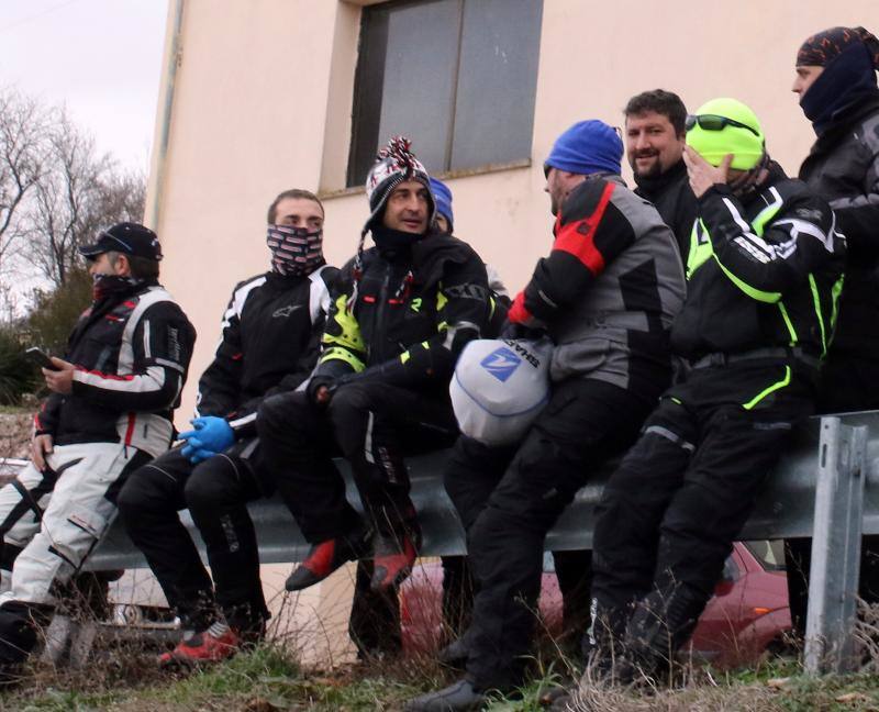 Los moteros de La Leyenda Continúa inundan con sus motos Sepúlveda (Segovia)