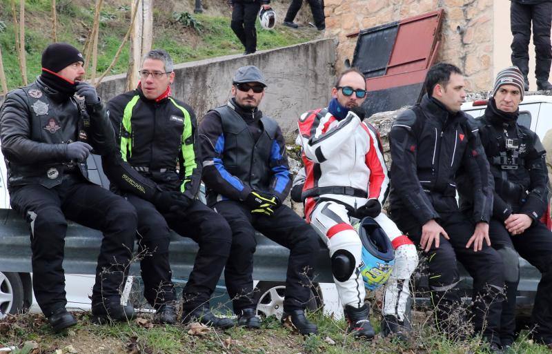 Los moteros de La Leyenda Continúa inundan con sus motos Sepúlveda (Segovia)