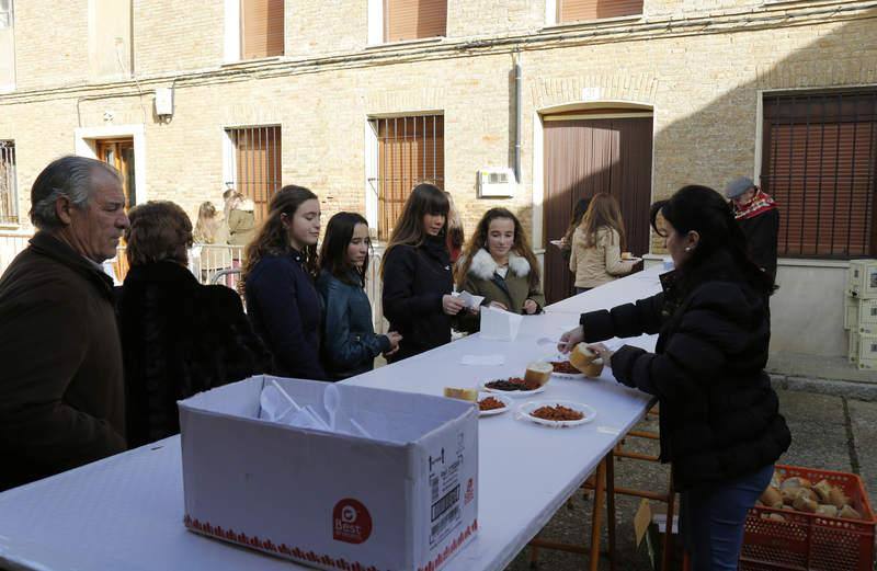 Matanza y fiesta de San Antón en Fuentes de Nava (Palencia)