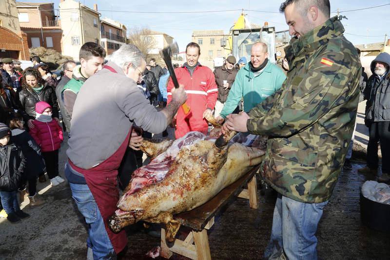 Matanza y fiesta de San Antón en Fuentes de Nava (Palencia)