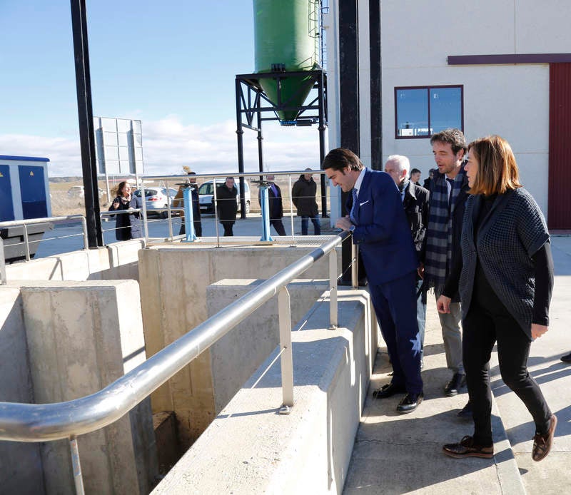 El consejero de Fomento y Medio Ambiente visita las localidades de Villarramiel, Paredes de Nava y Fuentes de Nava