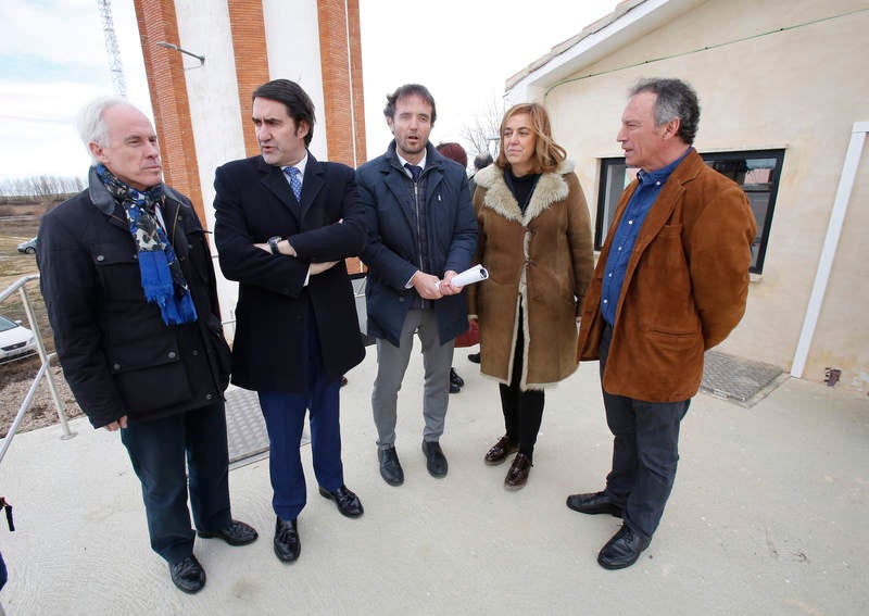El consejero de Fomento y Medio Ambiente visita las localidades de Villarramiel, Paredes de Nava y Fuentes de Nava