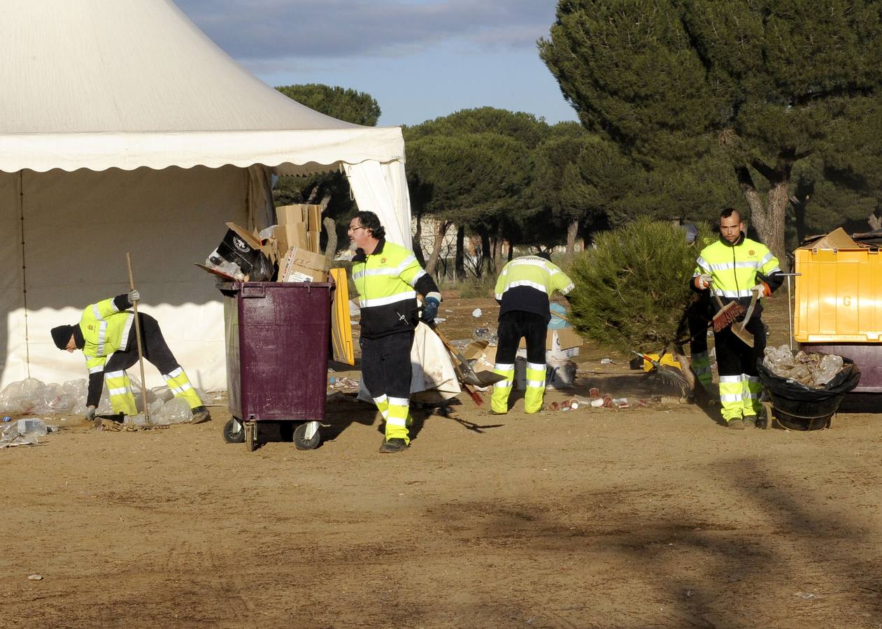 Trabajos de limpieza de los terrenos de la antigua Hípica tras el paso de Pingüinos