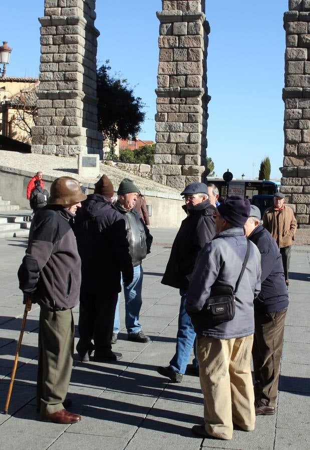 El frío hace tiritar a los segovianos