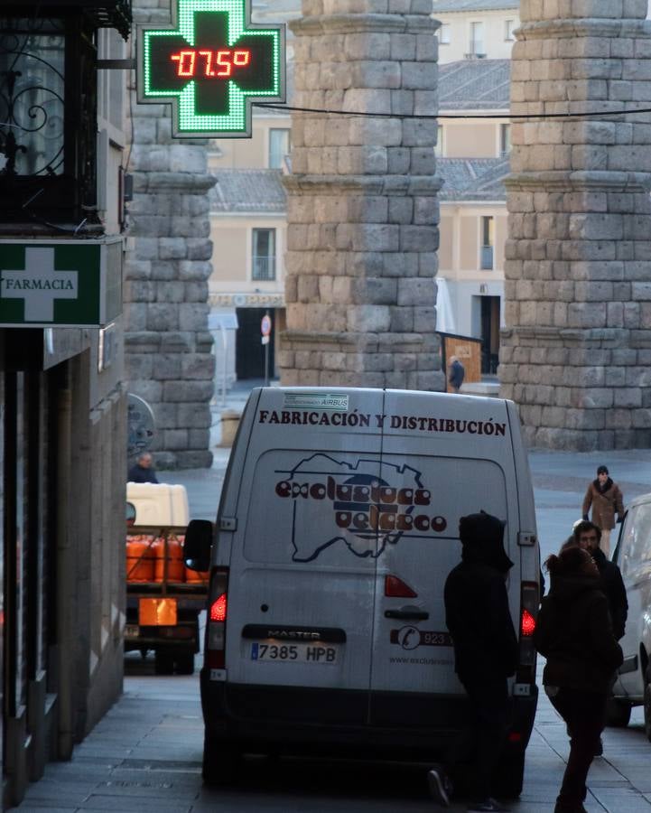 El frío hace tiritar a los segovianos