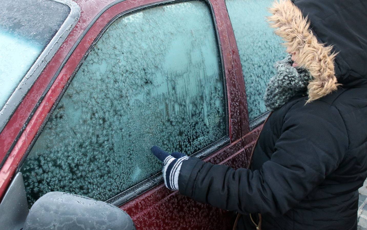 El frío hace tiritar a los segovianos