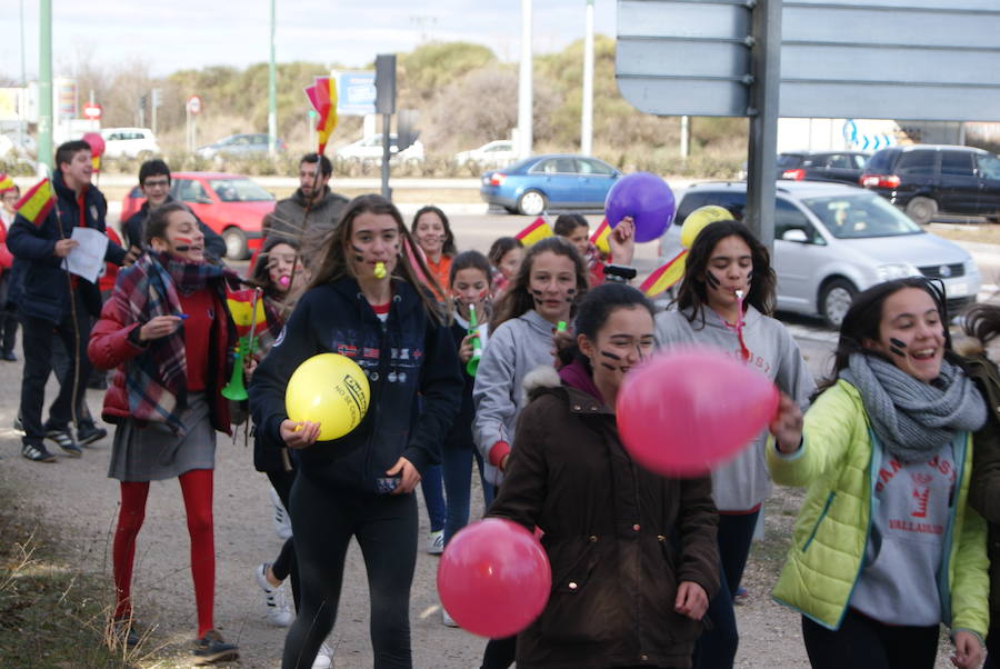 Manifestación de los niños del colegio San Agustín en contra de los cierres de Lauki y Dulciora