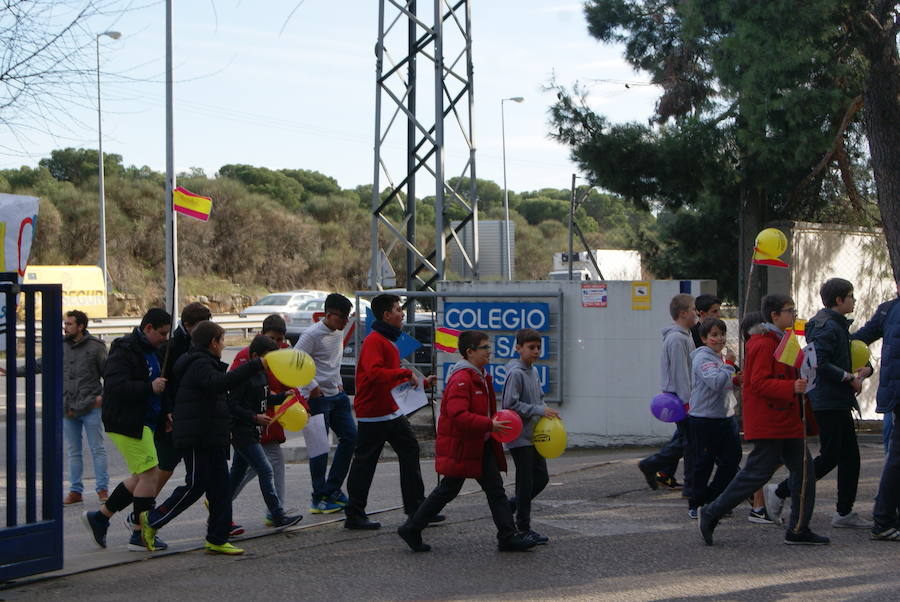 Manifestación de los niños del colegio San Agustín en contra de los cierres de Lauki y Dulciora