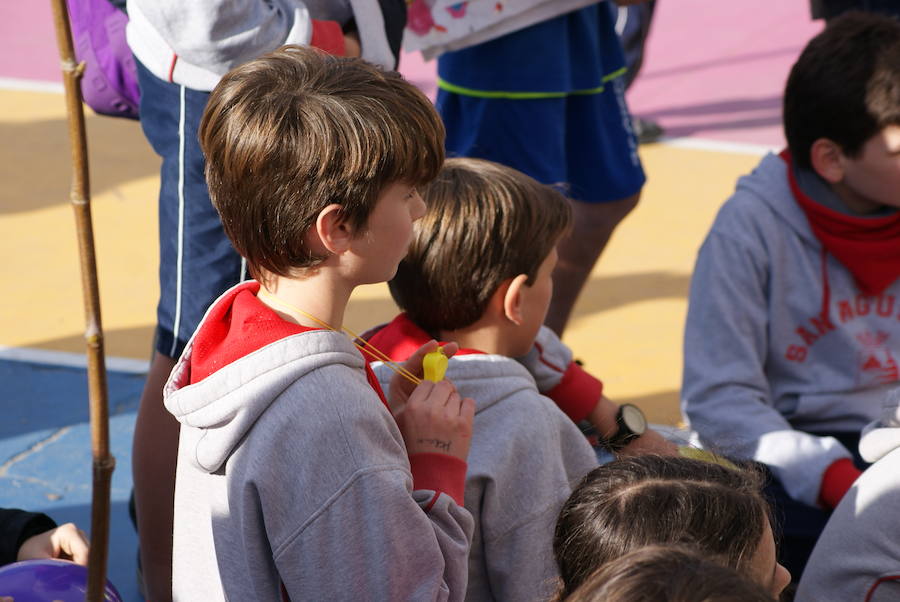 Manifestación de los niños del colegio San Agustín en contra de los cierres de Lauki y Dulciora