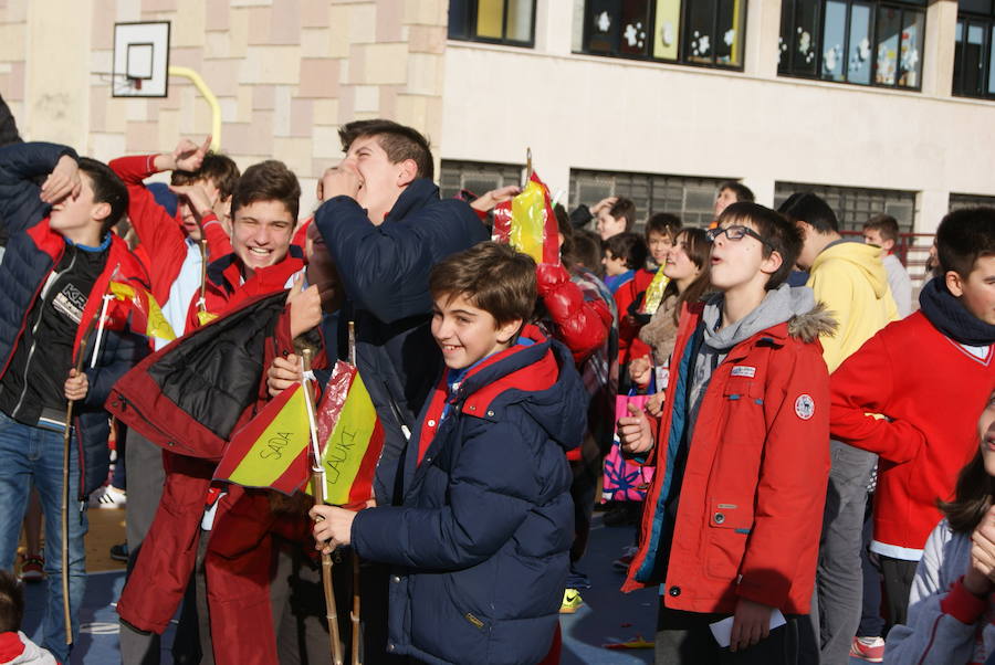 Manifestación de los niños del colegio San Agustín en contra de los cierres de Lauki y Dulciora