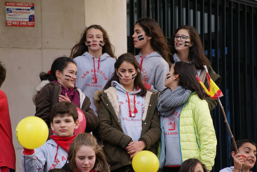 Manifestación de los niños del colegio San Agustín en contra de los cierres de Lauki y Dulciora