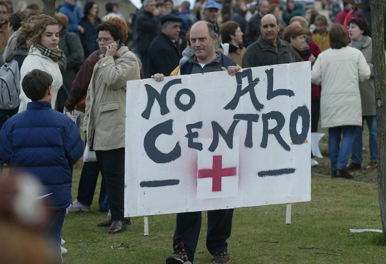 Así protestaban los vecinos contra el &#039;macrocentro&#039; de Cruz Roja en Girón en 2002