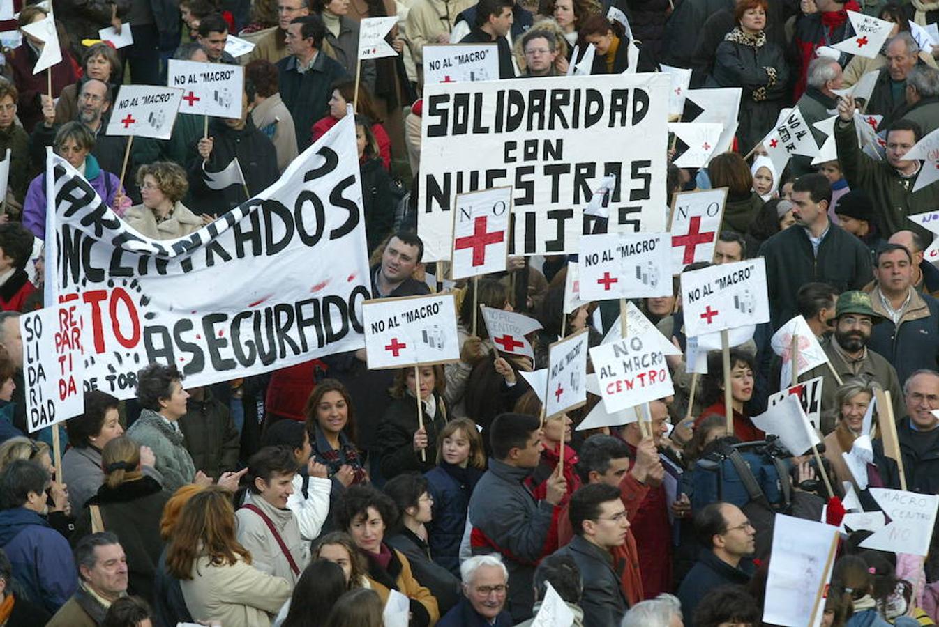 Así protestaban los vecinos contra el &#039;macrocentro&#039; de Cruz Roja en Girón en 2002