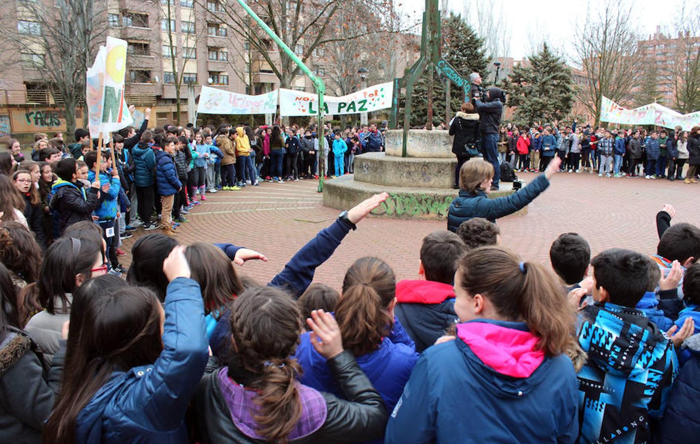 Alumnos del IES Parquesol celebran el Día de la Paz en El Parque del Reloj